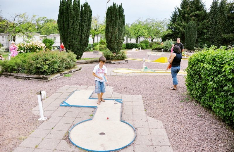 Camping met midgetgolfbaan